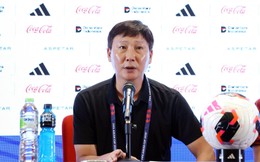 HLV Kim Sang-sik: 'Tuyển Việt Nam mất tập trung vì thời tiết nóng bức'
