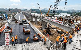 Tiến độ giải ngân đầu tư công mới nhất: Hà Nội và TP.HCM vượt mốc 100 nghìn tỷ