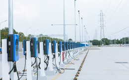 Công ty của tỷ phú Phạm Nhật Vượng vận hành trạm sạc ô tô điện lớn nhất Việt Nam: Hơn 1.000 vị trí đỗ, 866 cổng sạc tại Long Biên