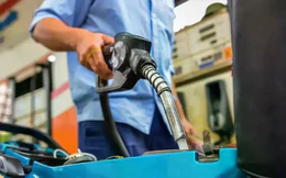 Giá xăng giảm hơn 1.800 đồng/lít