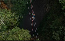 Phát hiện hố sụt sâu 120m ở Việt Nam nhờ Google Earth, đoàn thám hiểm liền xuống đáy và thấy điều bất ngờ