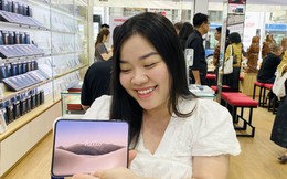 Dân TP.HCM đi 100km từ sáng sớm nhận iPhone Duo