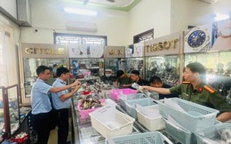 Kiểm tra cửa hàng đồng hồ, công an khởi tố ông chủ Phạm Văn Đương 64 tuổi