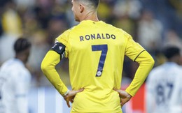 Ronaldo gây chú ý khi từ chối nhận giải thưởng?