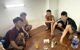 Kiểm tra phòng trọ lúc 23 giờ, công an bắt quả tang 2 đối tượng