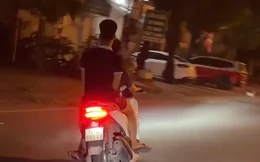 Không đội mũ bảo hiểm còn đánh võng trước đầu xe CSGT