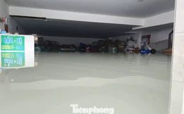 Tầng hầm biệt thự, ngân hàng ở TPHCM ngập sâu, nhiều tài sản ngâm trong nước