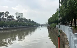 Nhân viên vớt rác phát hiện thi thể trên kênh Nhiêu Lộc