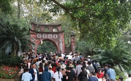 Công đức bằng QR tại Đền Hùng