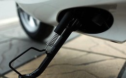 Người dân lưu ý: Không gạt chân chống xe máy có thể bị phạt đến 14 triệu đồng theo Nghị định 168