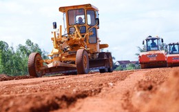 'Nhịp người, nhịp máy' hối hả trên công trường cao tốc 44.000 tỷ đồng ở Gia Lai