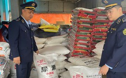 2 hộ kinh doanh bất ngờ bị kiểm tra: Tang vật được phát hiện là 2,5 tấn hàng Trung Quốc