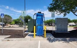 Tăng trưởng 50% với hơn 200 trạm sạc trong 2 tháng, Walmart đang “đánh úp” Tesla