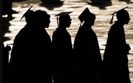 Cầm bằng đại học 4 năm, nợ 1 tỷ đồng rồi thất nghiệp vì AI: Thế hệ Gen Z và cuộc chiến giành giật việc làm từ tay Robot