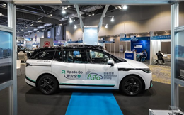 Nóng: Video hàng loạt xe tự lái đứng im giữa đại lộ Trung Quốc, giao thông hỗn loạn