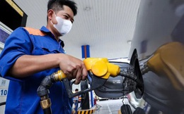 Giá xăng giảm 1.300 đồng mỗi lít