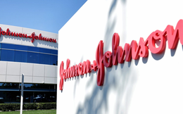 Sau đột phá giúp bệnh nhân ung thư sống lâu gần gấp đôi, Johnson & Johnson chi 1 tỷ USD săn công nghệ từng bị xem là “bất khả xâm phạm"