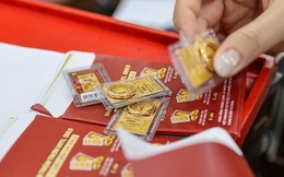 Mất tới 1 triệu đồng/lượng chỉ sau một đêm, giá vàng trong nước tiếp tục dò đáy
