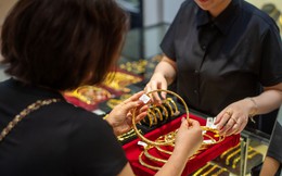 Giá vàng nhẫn trơn, vàng miếng sáng 19/8 đồng loạt giảm mạnh tại SJC, PNJ, Phú Quý, Bảo Tín Mạnh Hải, Mi Hồng,...
