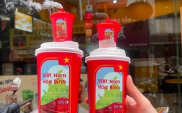 Hãng trà sữa Hà Nội ra mẫu ly mới biết “phun khói”, mô phỏng đoàn tàu di sản đi khắp Việt Nam