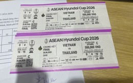 Đủ kiểu hét giá vé xem tuyển Việt Nam đấu Thái Lan từ trên mạng ra đường phố