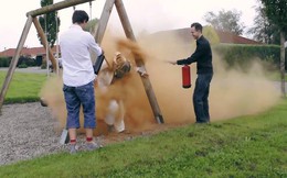 Sinh nhật khó quên ở Đan Mạch: 25 tuổi mà vẫn ‘ế’ có thể bị bạn bè trói vào cột, phủ đầy bột quế