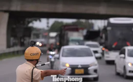 Dòng xe nối nhau rời TPHCM, CSGT chỉ dẫn lộ trình tránh ùn tắc ở cao tốc cửa ngõ phía Đông