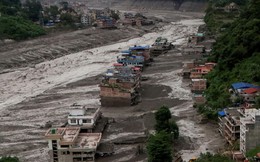 Sông băng đổ sụp, 'sóng thần trên núi' cuồn cuộn xé toạc vùng biên giới Nepal