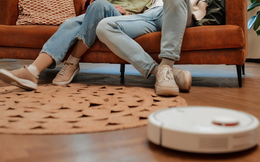 Người chồng lĩnh án tù vì dùng robot hút bụi quay cảnh vợ ngoại tình