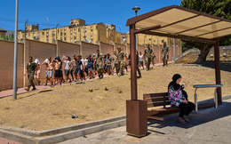 Ceuta, Tây Ban Nha chưa hết chấn động sau làn sóng 60.000 người di cư tìm cách tràn vào