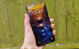 Điện thoại OPPO Find X9 Ultra bị chê đánh mất bản sắc vì chạy theo iPhone, chuyên gia gọi đây là điểm trừ lớn nhất
