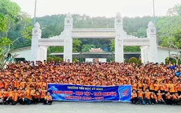 Đưa hàng nghìn học sinh đi tham quan 'chui'