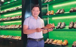 Thương hiệu giày Việt tuyên bố đóng cửa sau 10 năm, CEO đi làm… 'phụ hồ'