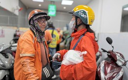 Nữ tài xế giao đồ ăn và những nhọc nhằn sau mỗi cuốc xe
