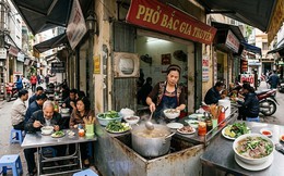 Những bát bún 10.000 đồng giữa chợ Hà Nội