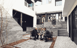 Người đàn ông bỏ gần 20 tỷ xây nhà dưỡng già cho bố mẹ: Thuê đất 30 năm, đổi lại một tuổi già hoàn toàn khác