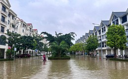 Thay bạn đi xem nhà ngày mưa: An Khánh bị chia cắt, loạt tuyến đường chìm trong biển nước