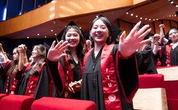 Toàn cảnh lễ trao bằng tốt nghiệp đợt 2 năm 2026 tại ngôi trường được mệnh danh "Harvard Việt Nam"