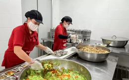 Bữa ăn bán trú ở Hà Nội: Đủ hồ sơ, liệu có đủ năng lực?
