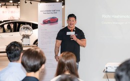 Có thể bạn chưa biết nhưng người đàn ông cơ bắp này chính là sếp Tesla Nhật Bản
