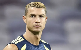 Ronaldo từng từ chối nhận lương để đồng đội được trả nợ
