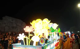 Lãnh đạo phường ở Thái Nguyên nói gì về việc các vũ công rước đèn Trung thu mặc phản cảm?