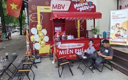 Một ngân hàng nổi tiếng đang bán thêm cà phê vỉa hè