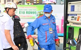 Giá xăng dầu hôm nay 3/9: Xăng tăng tới 720 đồng/lít, giá dầu đồng loạt giảm