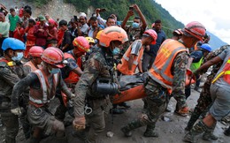 Vật lộn thoát lũ tử thần trong hầm thuỷ điện Nepal, xung quanh toàn xác chết