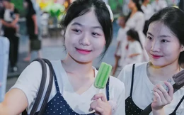 Đổ xô xếp hàng check-in ở 35 Tràng Tiền