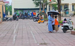 Dừng ăn bán trú sau sự cố giao cơm muộn, học sinh Hà Nội bị đảo lộn giờ học