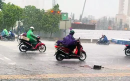 Vì sao Hà Nội mưa như trút, lốc sét?