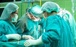 Cắt hết dạ dày trị ung thư, mổ xong mới biết mình không có tế bào ung thư nào