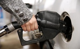 Giá xăng tại Mỹ xuống mức thấp nhất 5 năm rưỡi